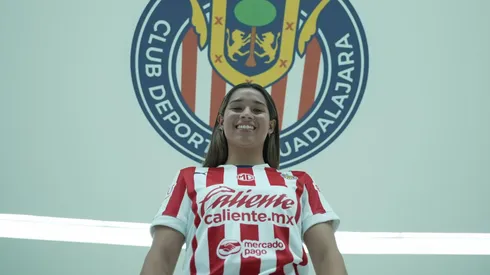 La defensora se une al Rebaño como un fichaje estelar.