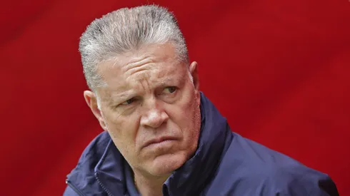 Peláez no puede dejar de lado su pasado americanista.