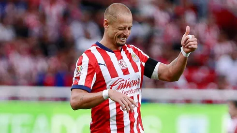 Javier Hernández vuelve a entrenar con el resto del grupo de Chivas.