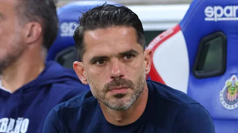 Fernando Gago fue hundido por el Pollo Briseño.