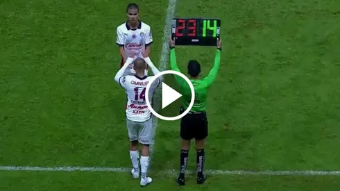 Aficiones de Chivas y Atlas se unieron contra Chicharito