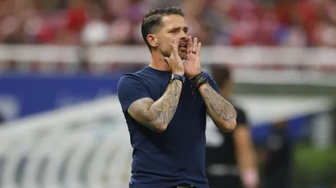 Fernando Gago dejó su cargo de DT en Chivas para asumir en Boca Juniors.