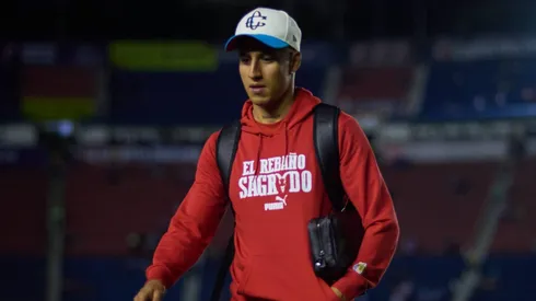 Carlos Cisneros deja Chivas luego de no ser tenido en cuenta.