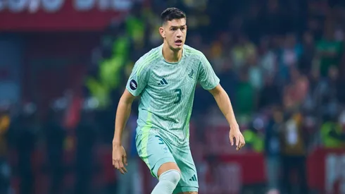 César Montes es un jugador con experiencia de selección.