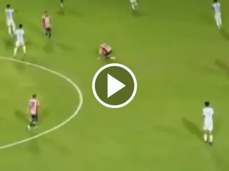 El tropezón de Chicharito al inicio del amistoso