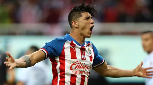 Alan Pulido quiere volver a jugar en Chivas.