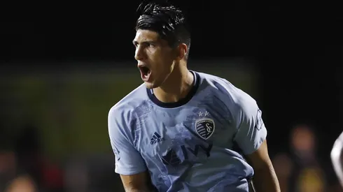 Alan Pulido dejaría Sporting Kansas City para volver a Chivas.
