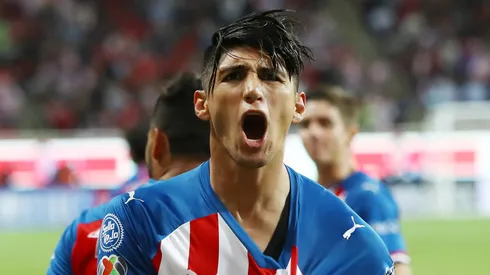 Alan Pulido usará el dorsal 9 en Chivas.