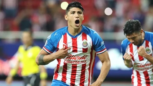 Alan Pulido llegaría a Chivas para darle más poder de fuego.