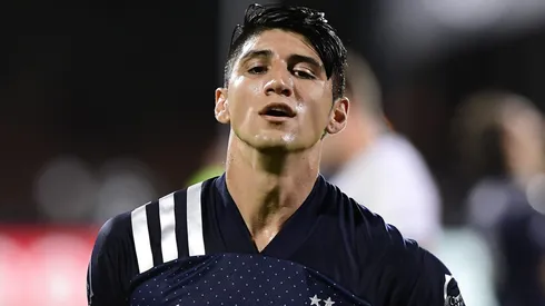 Se atrasa el debut de Alan Pulido.