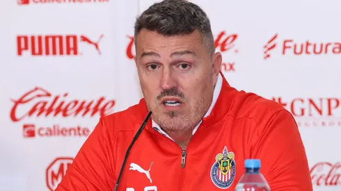Óscar García presumió su compromiso con Chivas