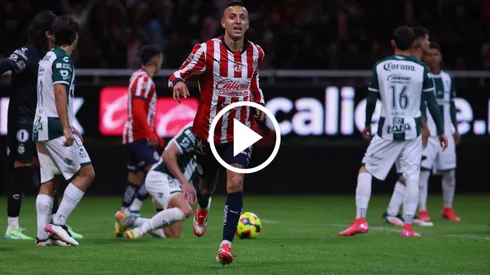 Roberto Alvarado le dio el triunfo a Chivas sobre Santos Laguna.