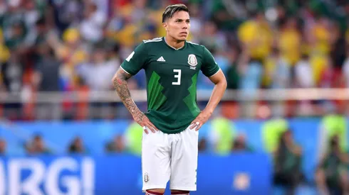 Carlos Salcedo cuenta con experiencia en la Selección Mexicana.