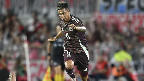Efraín Álvarez en el Estadio Monumental de Buenos Aires.