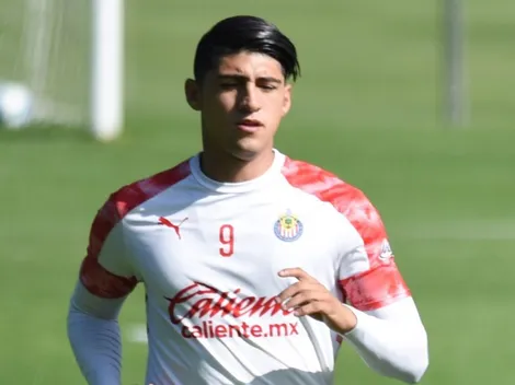 Alan Pulido preocupa en Chivas porque no está registrado