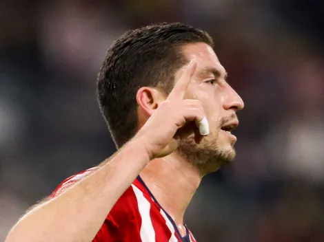 Santiago Ormeño fue presentado en el extranjero tras fracasar en Chivas