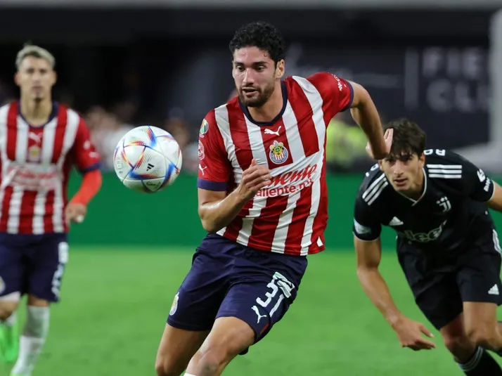 Fracasó como refuerzo de Chivas y ahora hasta anota de chilena