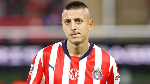 Roberto Alvarado es una de las figuras de la plantilla de Chivas.