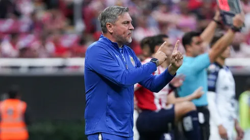 Manel Ruano dirigió a Chivas ante Querétaro.