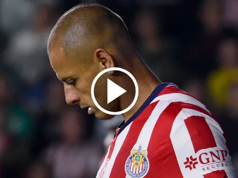 El gesto de Chicharito Hernández tras ser suplantado en Chivas 1-1 Querétaro