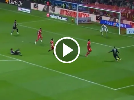 El gol anulado a Alan Pulido con gigantesca polémica