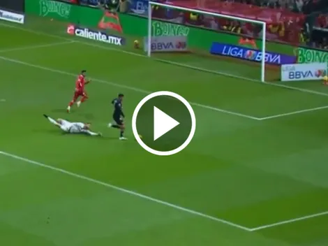 El grotesco error de Luis Romo en Chivas vs. Toluca