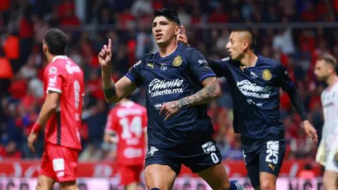 Alan Pulido marcó ante Toluca, pero tanto el juez de línea como el VAR coincidieron con que estaba adelantado.