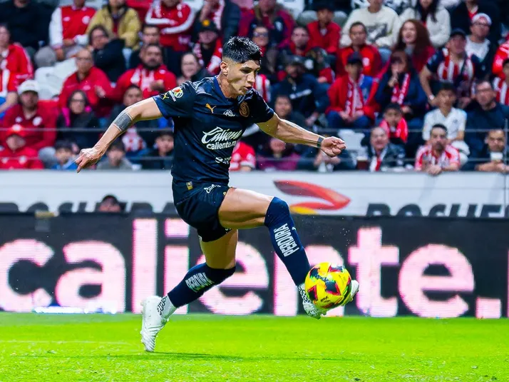 Brizio no tiene dudas de que Alan Pulido estaba en fuera de lugar