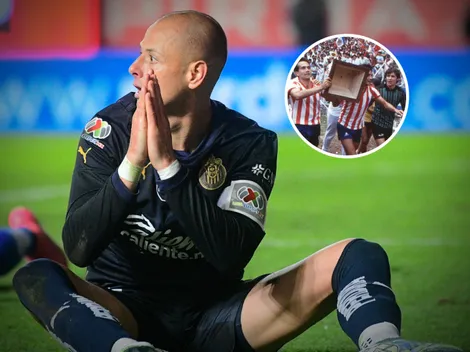 Históricos de Chivas sugieren el retiro para Chicharito