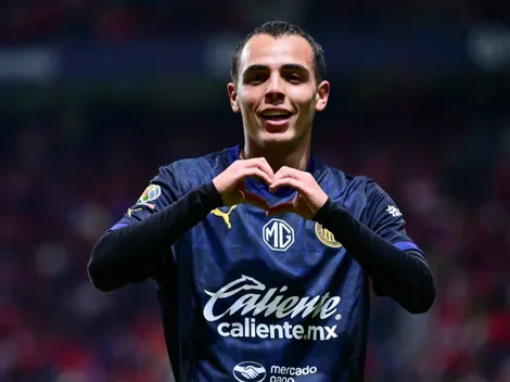 Jugadores de Chivas lanzaron exigencia a Hugo Camberos tras autogol en Toluca