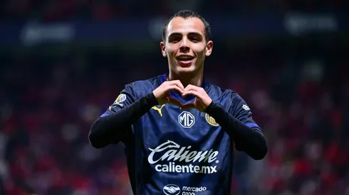 Jugadores de Chivas lanzaron exigencia a Hugo Camberos tras autogol en Toluca