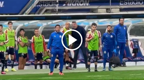 Javier Hernández dio indicaciones a la par del cuerpo técnico.