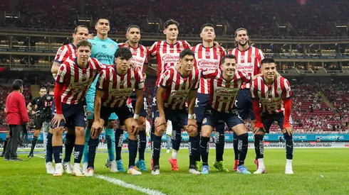 Alineación de Chivas vs. Pumas.