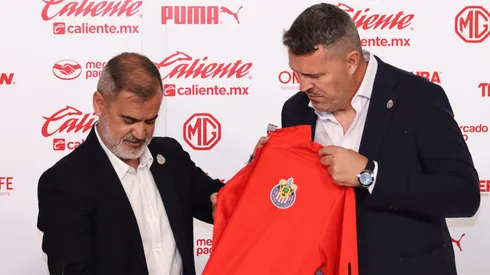 Juan Carlos Martínez Castrejo presentó a Óscar García Junyent como DT de Chivas el pasado 6 de diciembre.