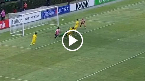 El autogol increíble con el que Chivas le gana al América