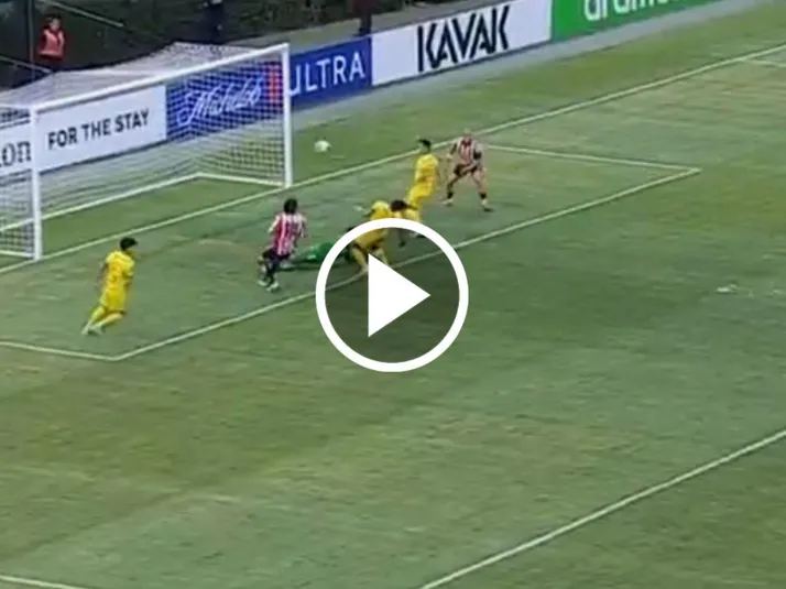 El autogol increíble con el que Chivas le gana al América