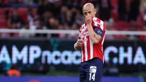 Chicharito Hernández besó el escudo de Chivas.