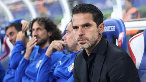 Fernando Gago relegó a Miguel Jiménez de Chivas.
