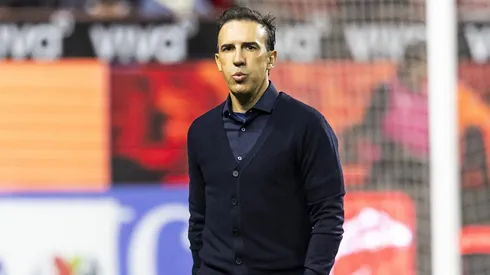 Vicente Sánchez le está haciendo pasar una difícil situación a un jugador que rechazó a Chivas.