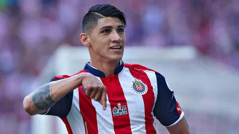El golazo de Alan Pulido que puso emotivos a aficionados de Chivas