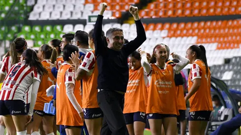 Antonio Contreras y su Chivas Femenil sumaron de a 3 en la jornada 13.