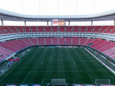 Las pésimas condiciones del césped del Estadio Akron gracias a Shakira