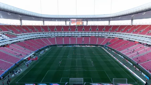 Las pésimas condiciones del césped del Estadio Akron gracias a Shakira