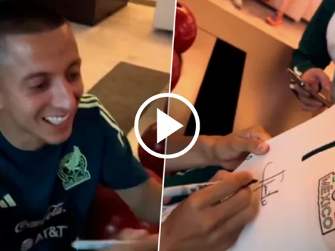 Piojo Alvarado le copió la firma a Chicharito