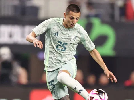 Gran asistencia de Roberto Alvarado en la Selección Mexicana
