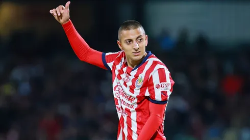 Roberto Alvarado es uno de los jugadores más importantes de Chivas.