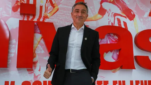 Antonio Contreras es el líder de grupo en Chivas Femenil.