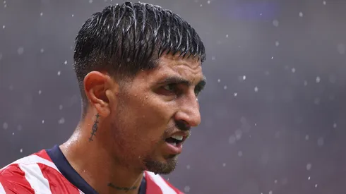 Víctor Guzmán pierde valor en Chivas.