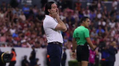 Gerardo Espinoza no le encuentra el rumbo a Chivas.