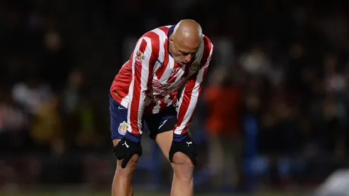 Chicharito Hernández no es capitán de Chivas por decisión de la directiva.